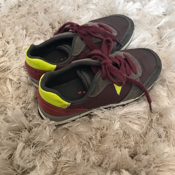 Boys French size 31 sneakers  worn twice - Picture 4 of 6